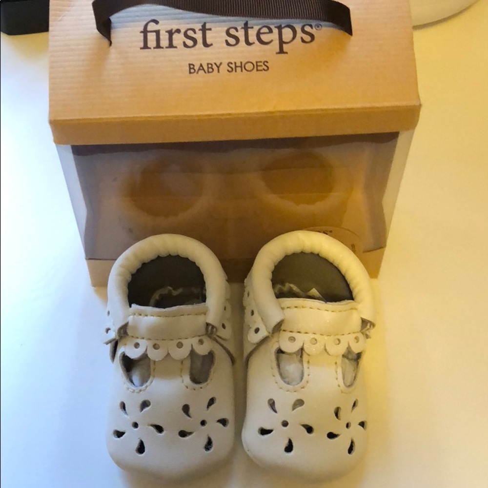 NWB First Steps white Mary Jane leather shoes Sz 1